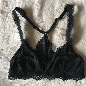 BLACK LACE BRALETTE
